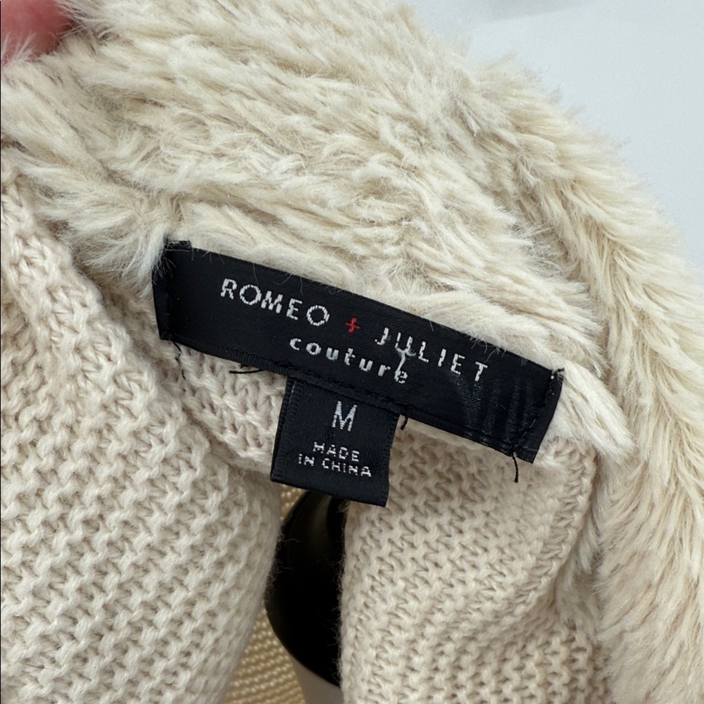 Romeo & Juliet Couture Cream Vest with Belt Size M - Picture 10 of 10